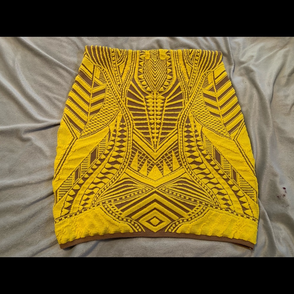 Geometrical skirt yellow and tan